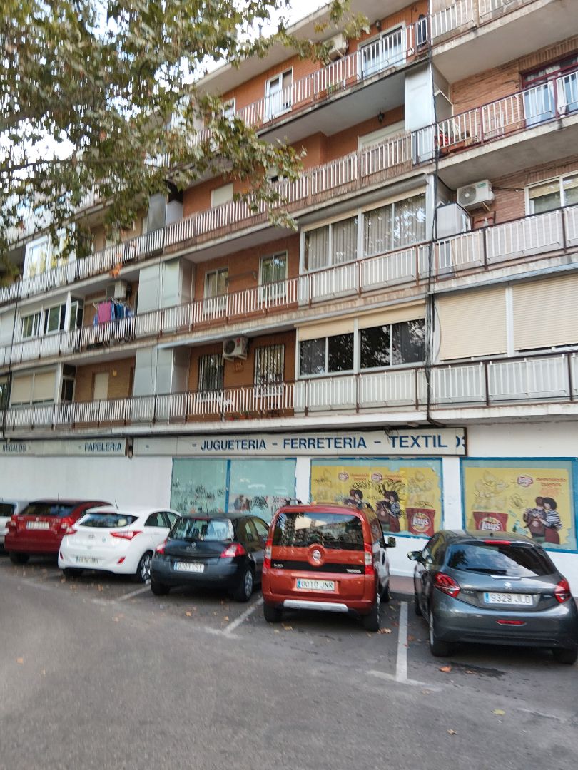Vista exterior de Pis en venda en Alcalá de Henares amb Calefacció, Terrassa i Moblat