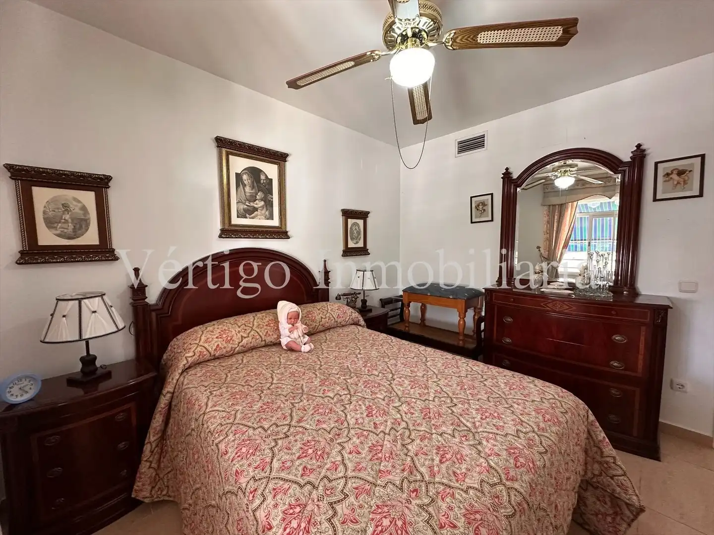 Bedroom of Flat for sale in Dos Hermanas  with Air Conditioner, Heating and Private garden