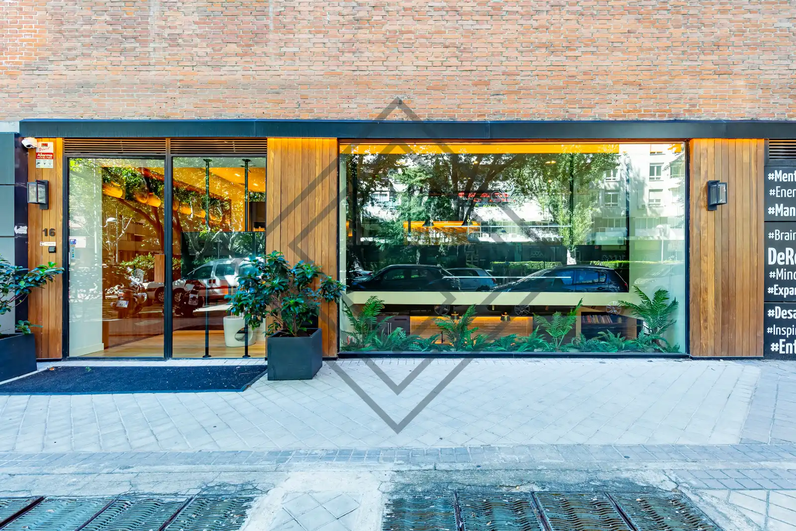Exterior view of Office for sale in Madrid