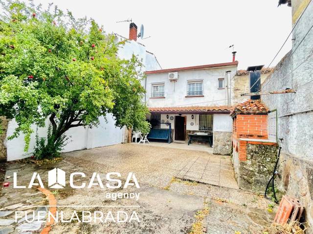 Casa-chalet en Venta en Carretera en Navamorcuende