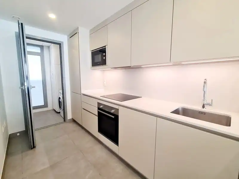 Cuina de Apartament de lloguer en Marbella amb Aire condicionat, Jardí privat i Terrassa