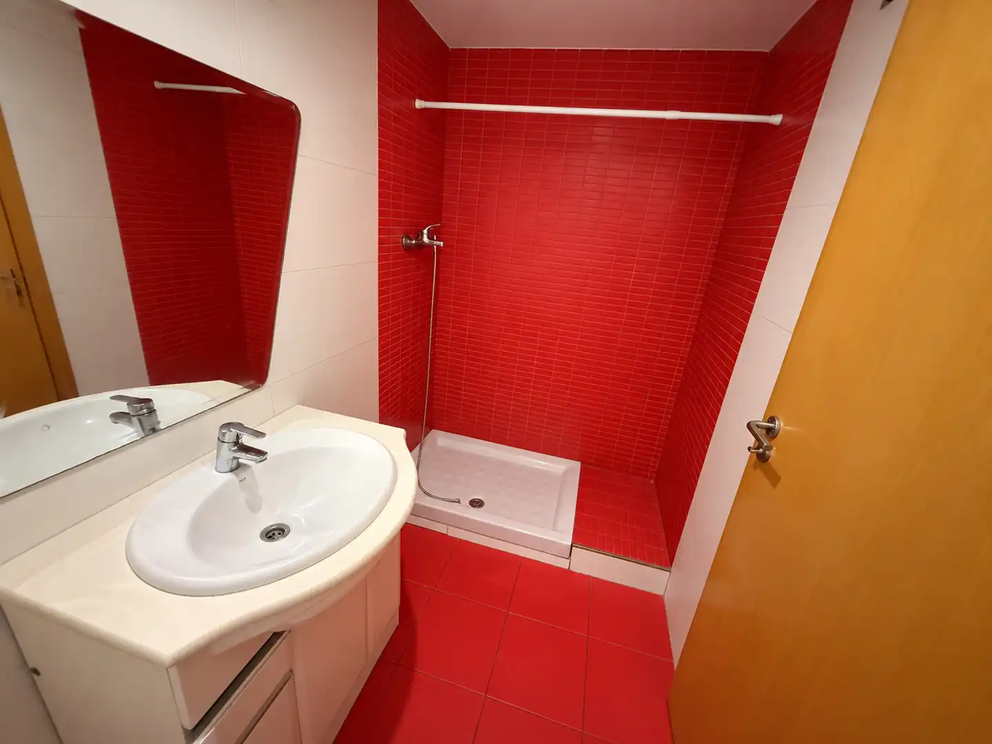 Bathroom of Houses for sale in Vilanova i la Geltrú  with Air Conditioner, Heating and Private garden