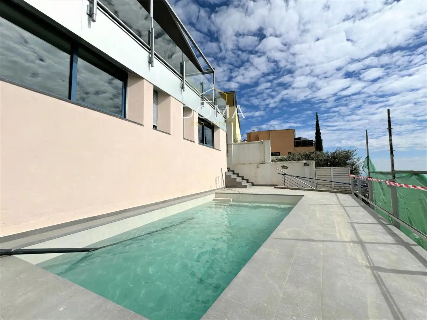 Piscina de Casa o chalet en venta en Barcelona con Aire acondicionado, Calefacción y Jardín privado