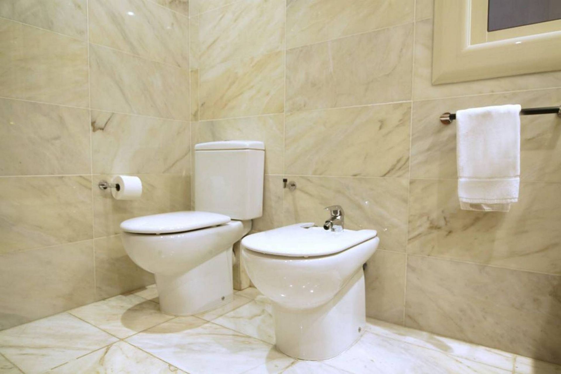 Bathroom of Flat to rent in  Valencia Capital  with Furnished, TV and Pets allowed