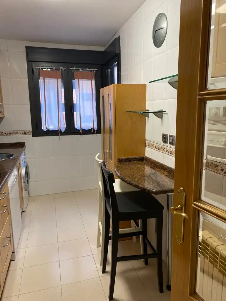 Cuina de Pis de lloguer en Zaragoza amb Aire condicionat, Calefacció i Terrassa