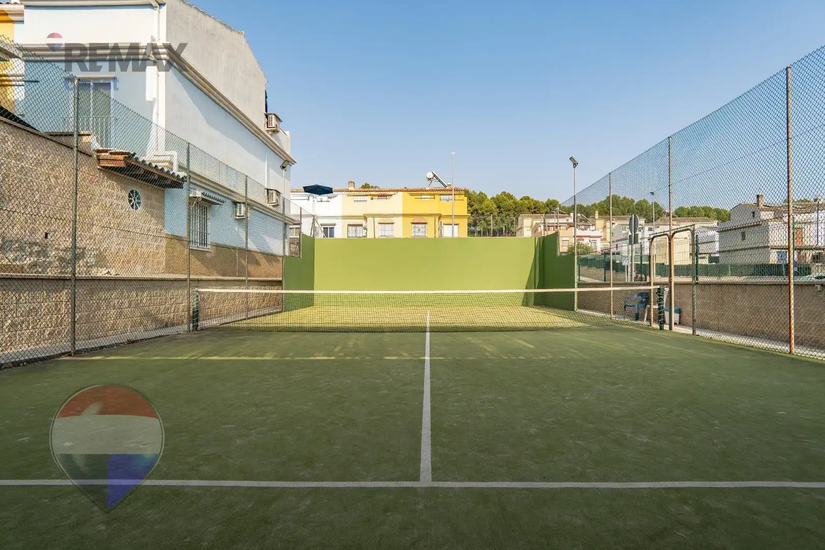 Vista exterior de Casa adosada en venda en Cártama amb Piscina comunitària