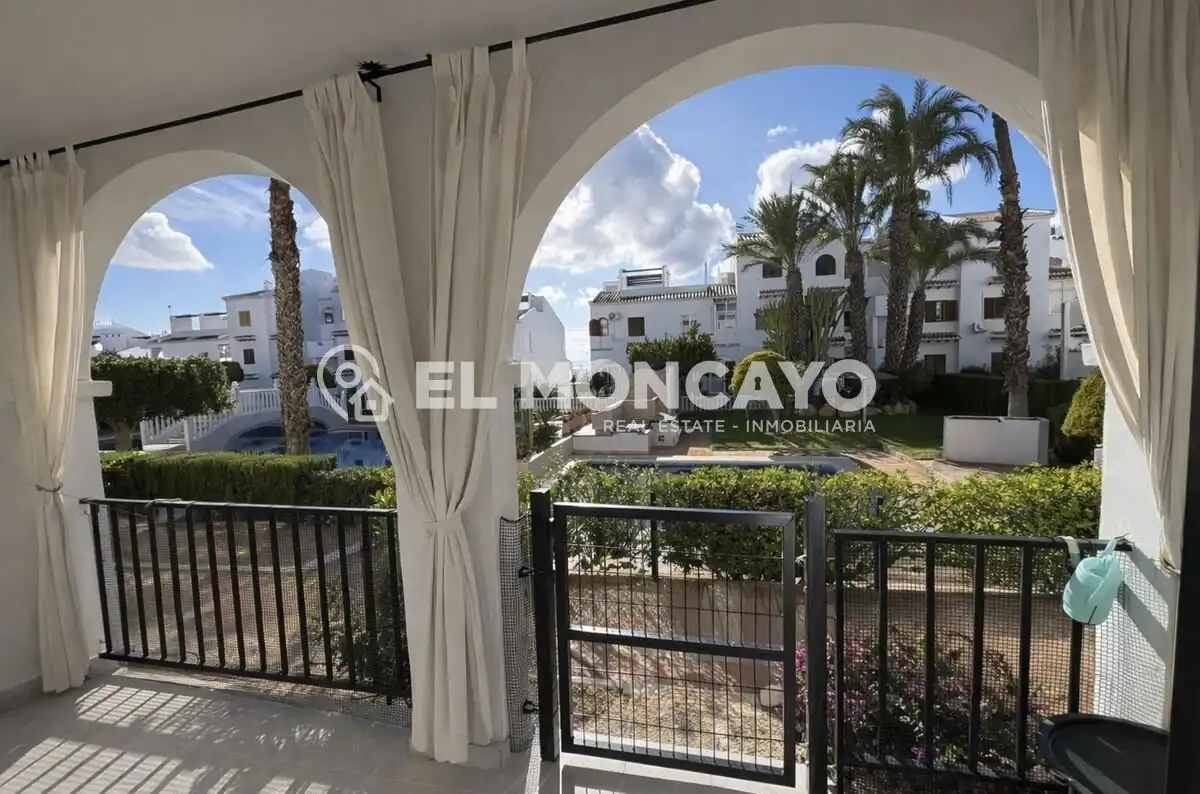 Vista exterior de Casa adosada en venta en Rojales con Aire acondicionado, Calefacción y Jardín privado