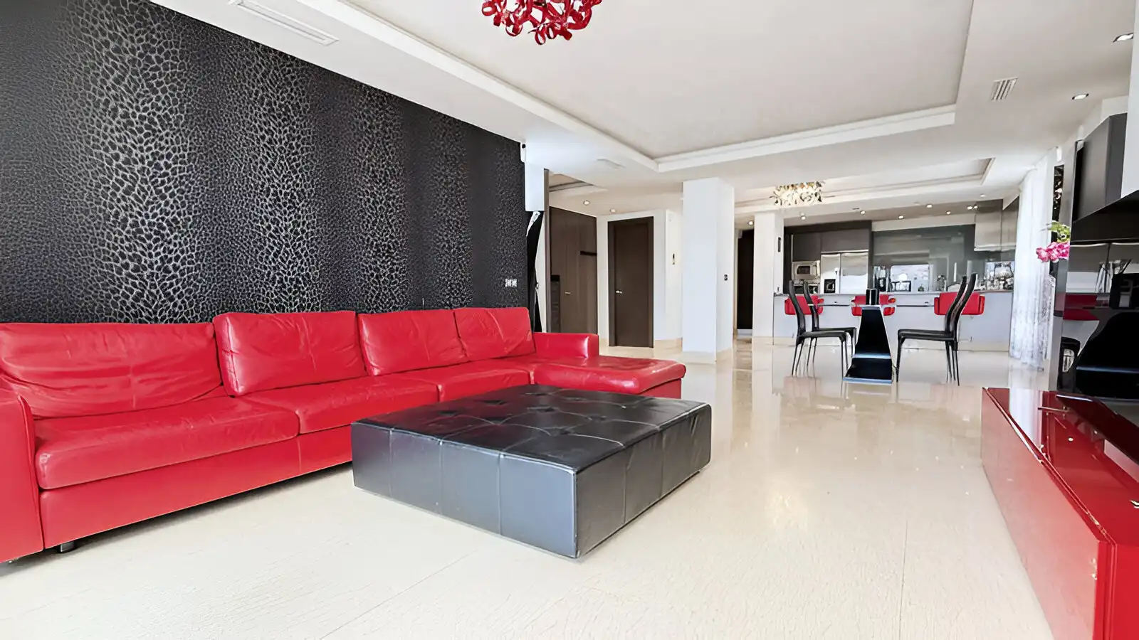 Apartament amb piscina en venda a Benahavís pueblo, imagen 3