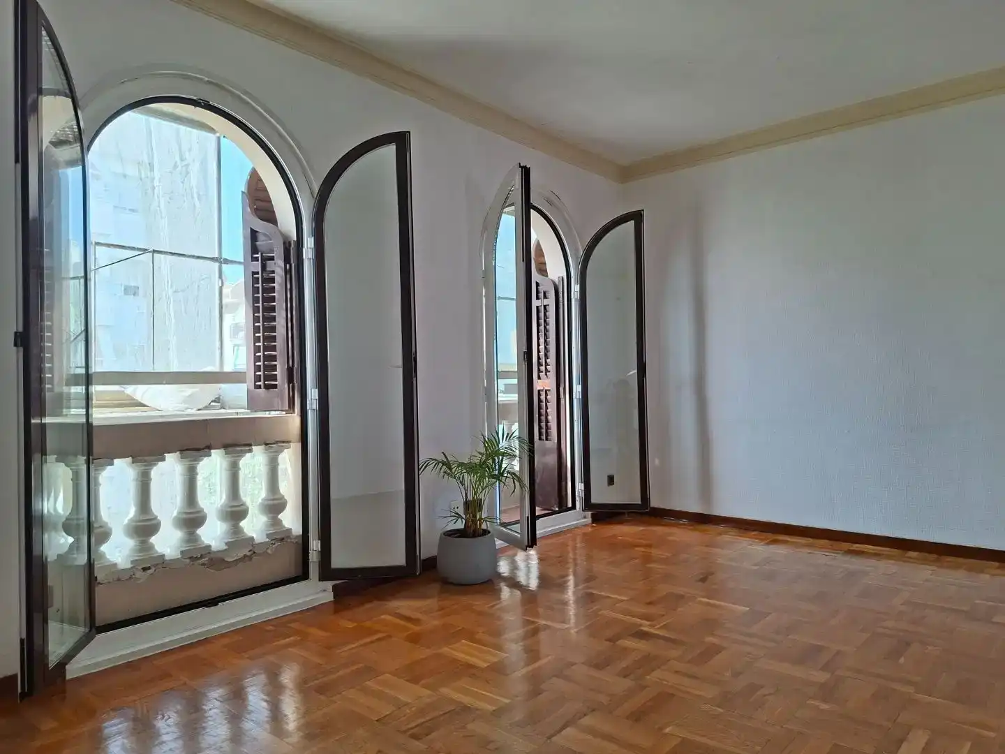 Wohnzimmer von Dachboden zum Verkauf in Sitges mit Balkon
