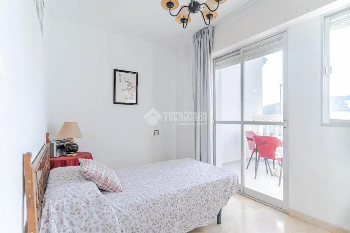 Habitación de Casa adosada en venta en Motril con Terraza, Trastero y Balcón