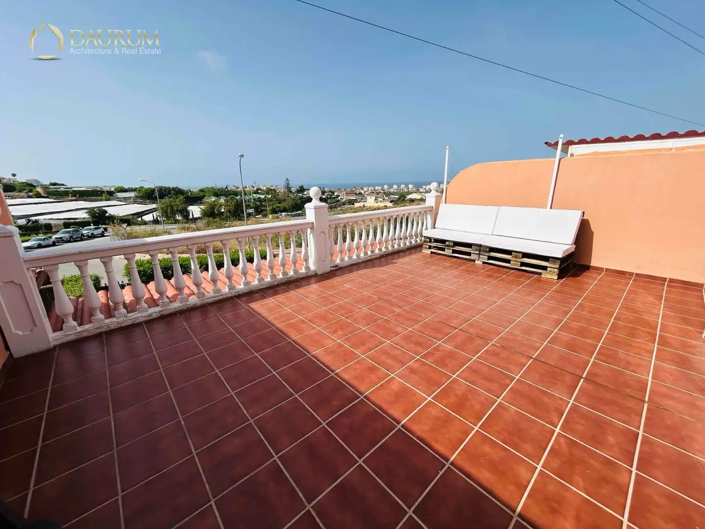 Terrasse von Einfamilien-Reihenhaus zum Verkauf in Torrox mit Klimaanlage, Heizung und Privatgarten