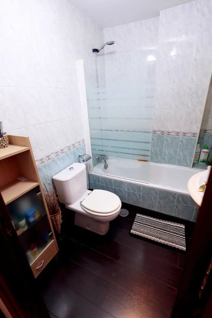 Bathroom of Flat for sale in Mejorada del Campo  with Air Conditioner, Heating and Storage room