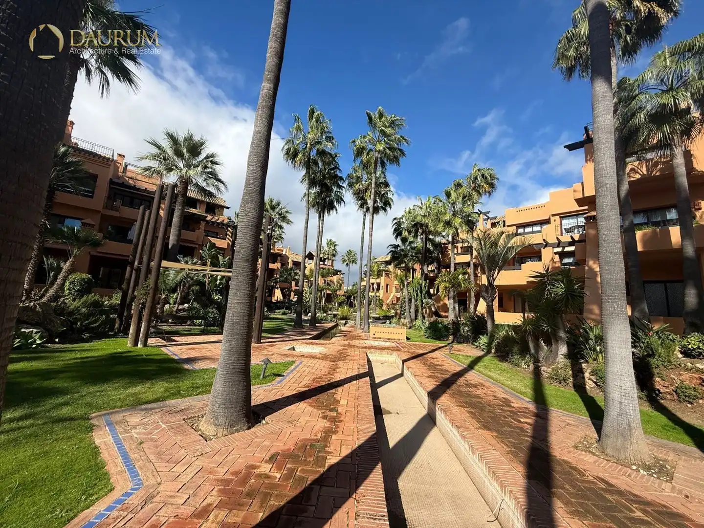 Vista exterior de Piso en venta en Marbella con Aire acondicionado, Calefacción y Terraza
