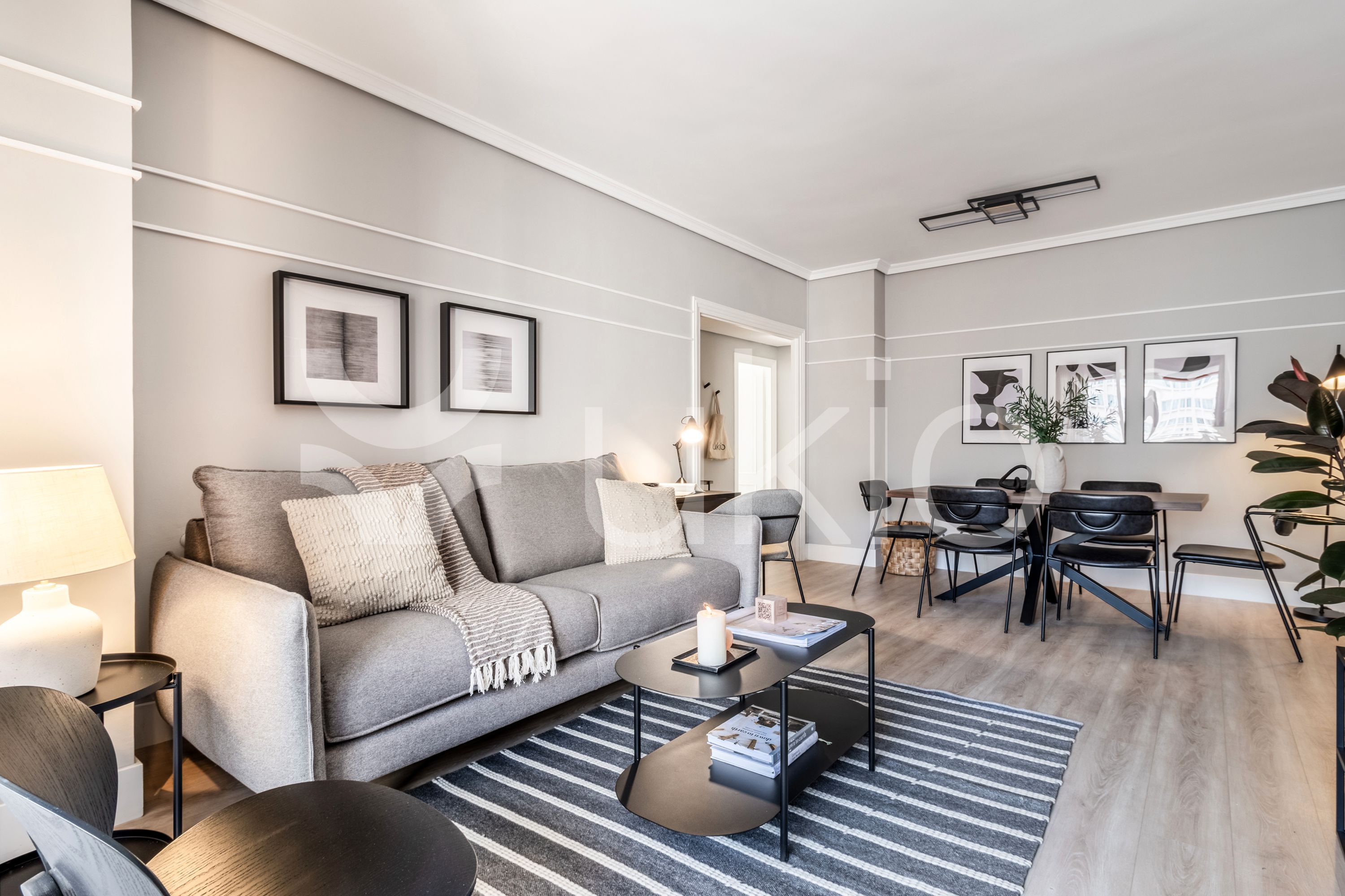 Sala d'estar de Apartament de lloguer en  Madrid Capital amb Aire condicionat, Calefacció i Moblat