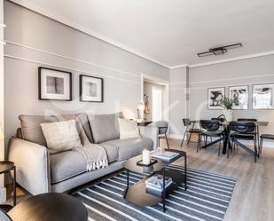 Sala d'estar de Apartament de lloguer en  Madrid Capital amb Aire condicionat, Calefacció i Moblat