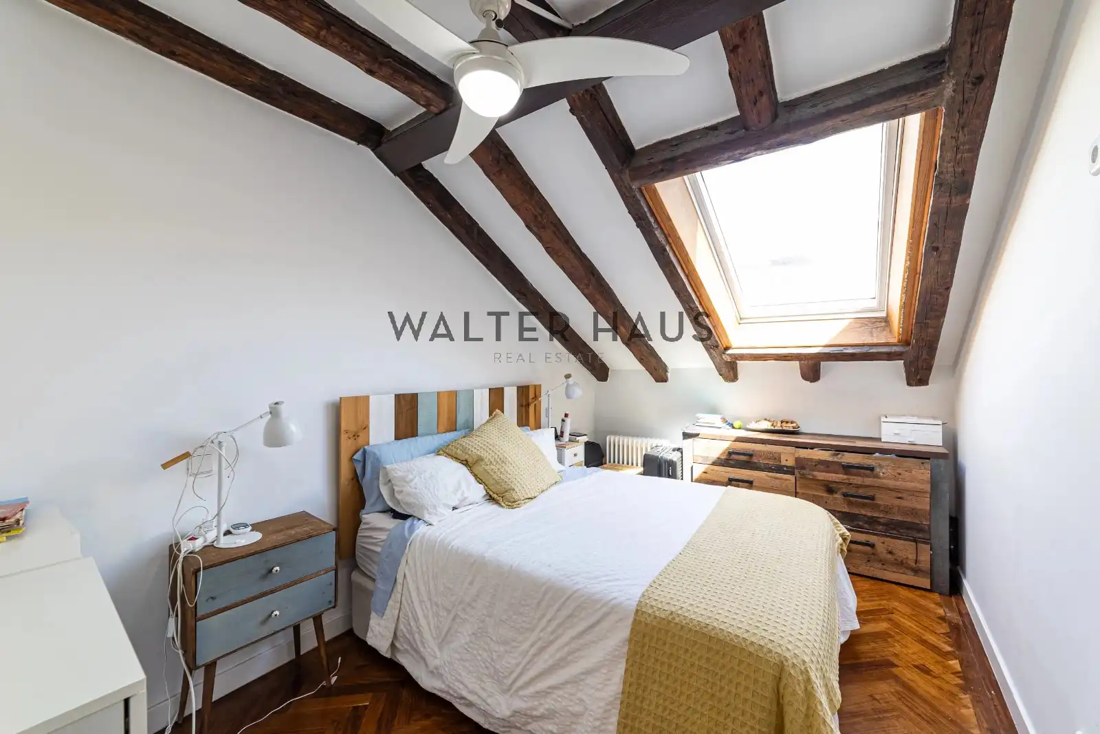 Habitación de Dúplex en venta en Madrid con Aire acondicionado, Calefacción y Horno