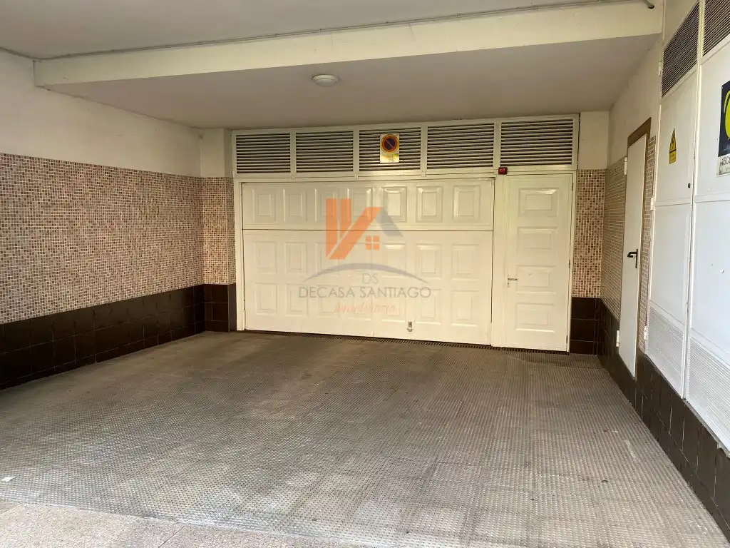 Parking de Garaje de alquiler en Santiago de Compostela 