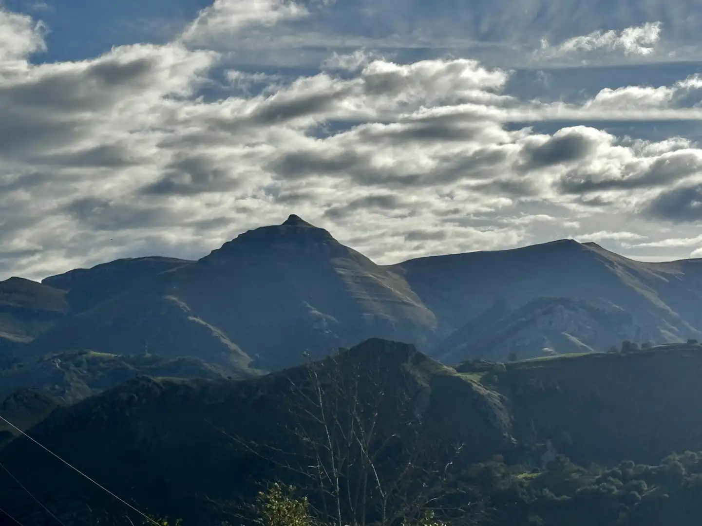 Vista exterior de Casa o xalet en venda en San Roque de Riomiera