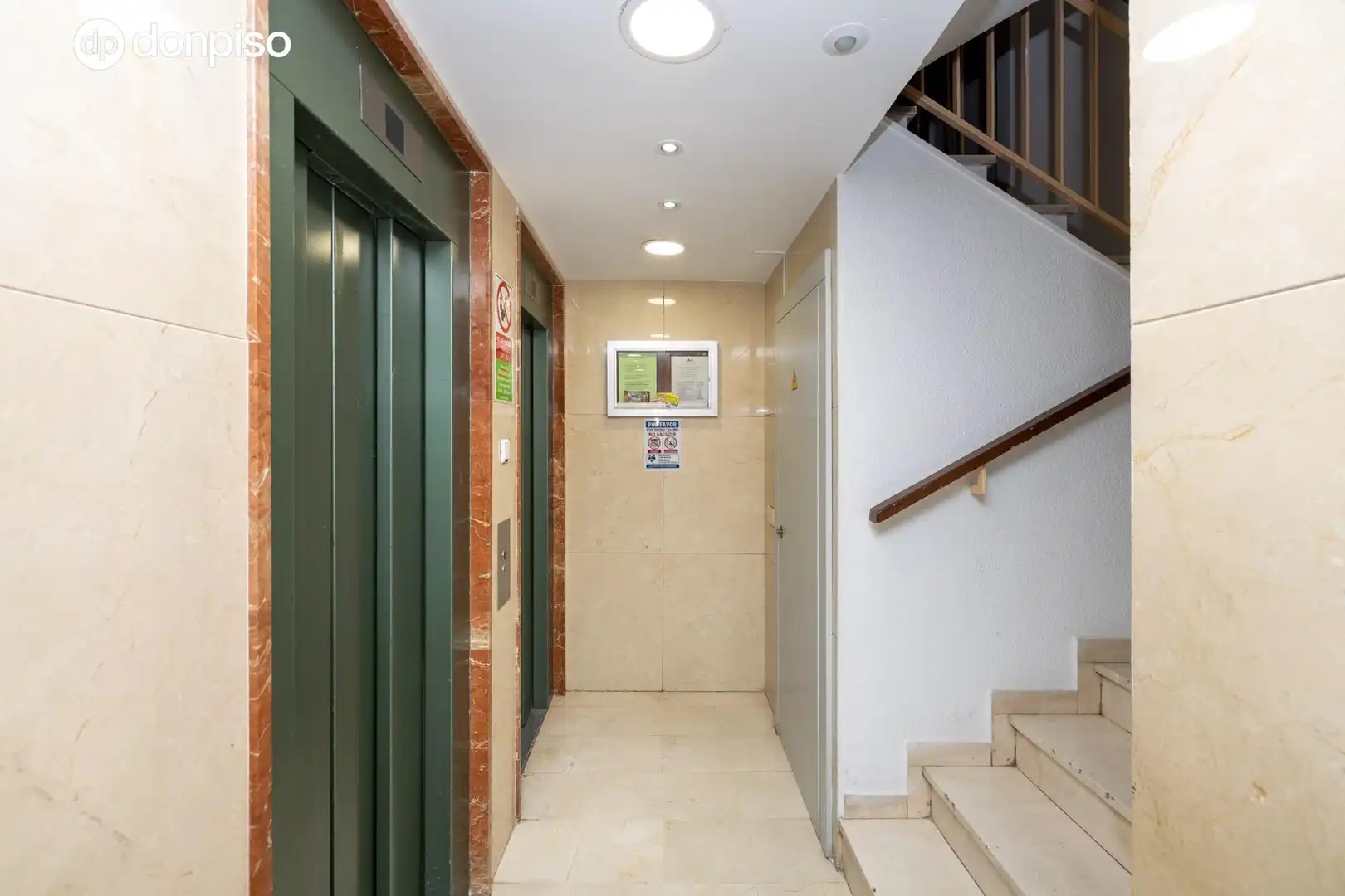 Piso en venta en Granada con Terraza y Amueblado