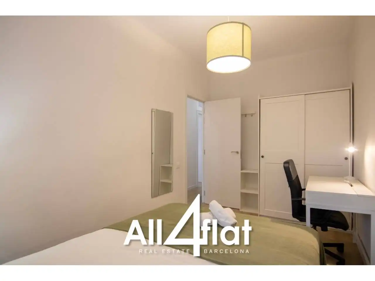 Bedroom of Flat for rent in Barcelona  with Furnished and Alarm