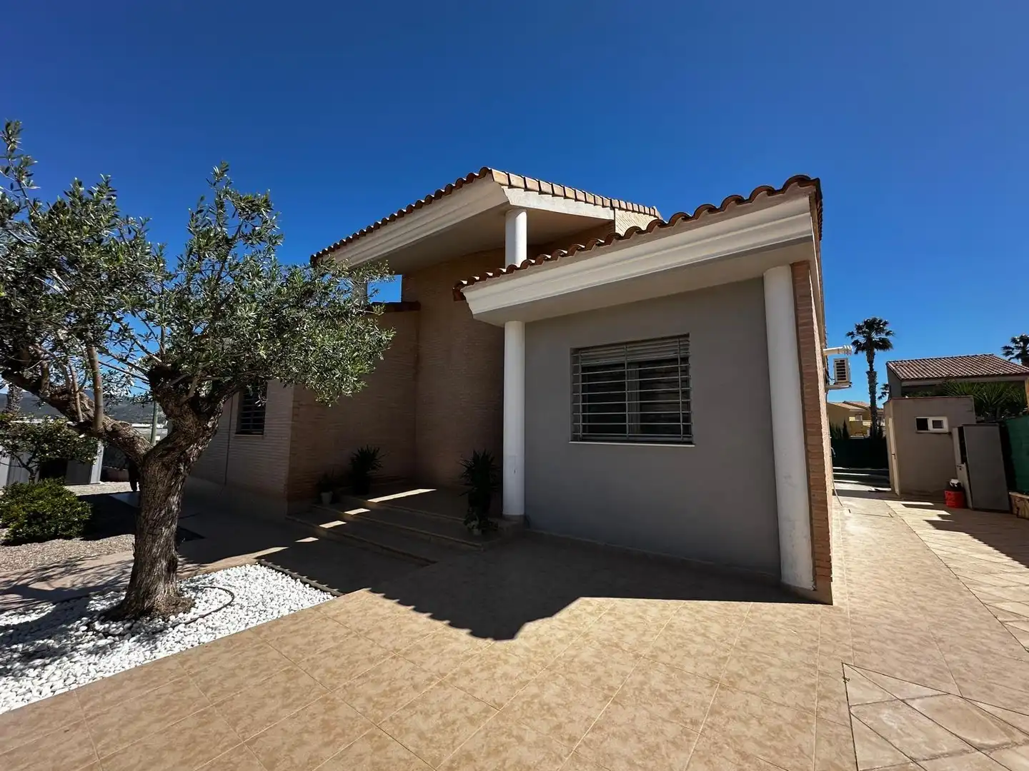 Vista exterior de Casa o xalet en venda en Llíria amb Aire condicionat, Calefacció i Terrassa