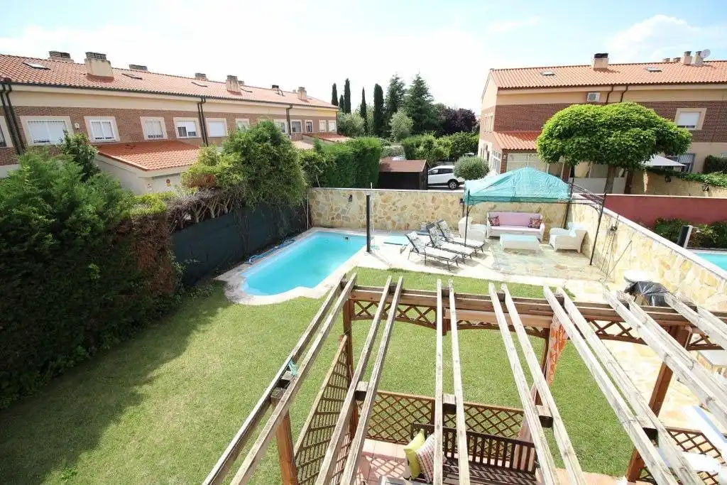Piscina de Casa o chalet en venta en Alovera con Aire acondicionado, Calefacción y Piscina comunitaria