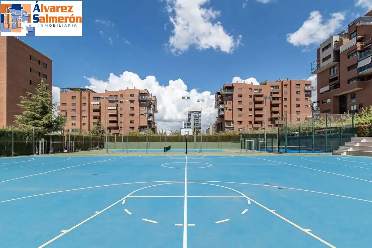 Vista exterior de Piso en venta en  Granada Capital con Aire acondicionado, Terraza y Piscina comunitaria