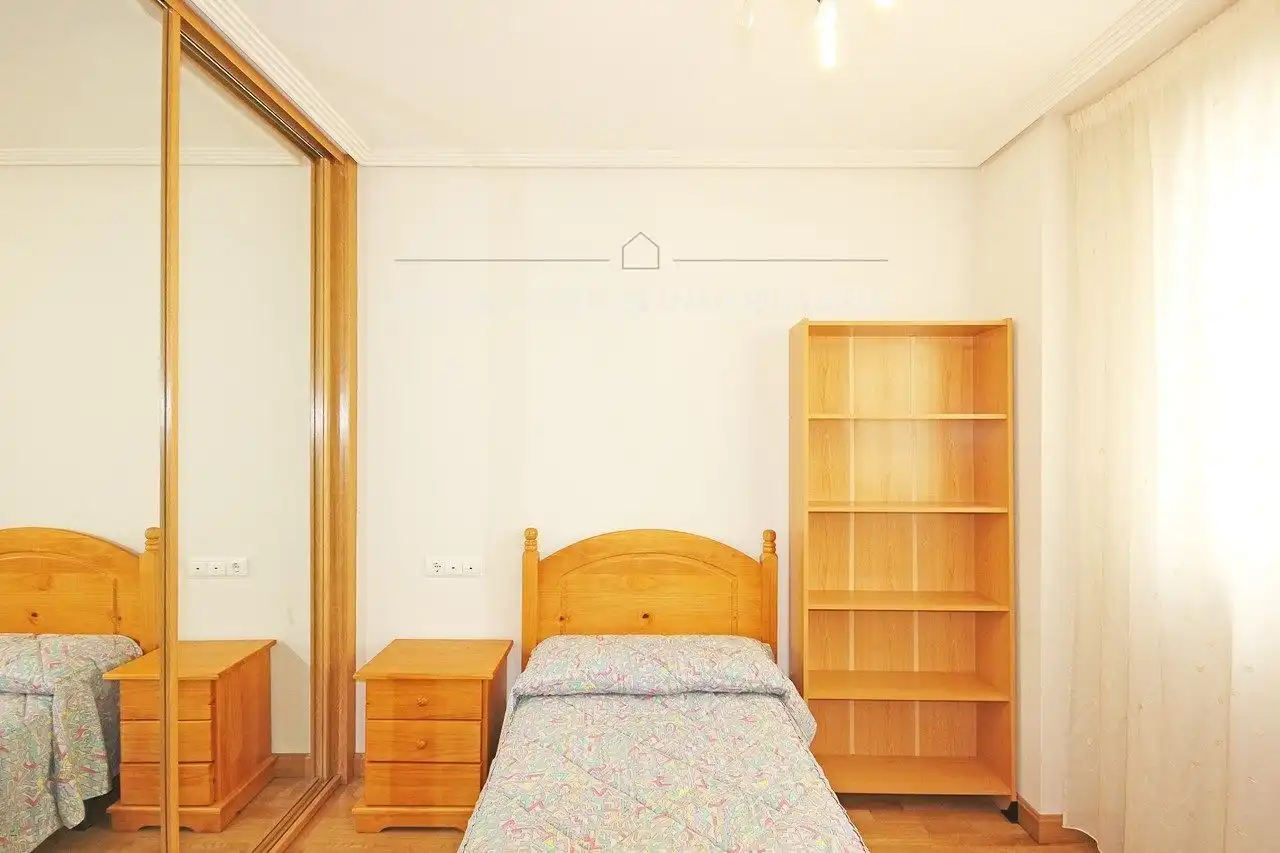 Flat for rent in Poeta Jesús Rasueros, Pizarrales