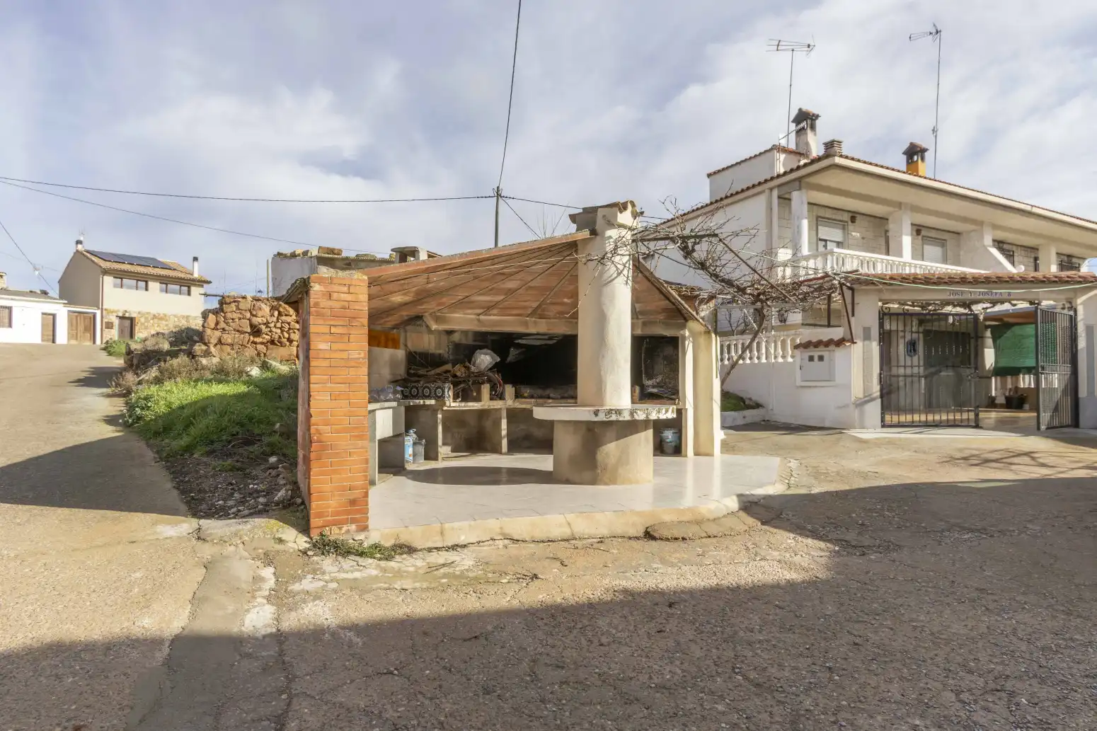 Casa adosada en venta en Chelva con Calefacción, Terraza y Trastero