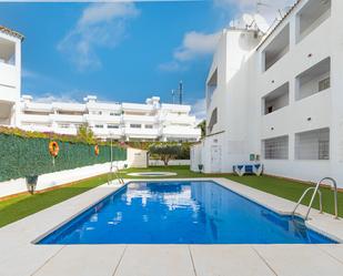 Vista exterior de Planta baixa en venda en Estepona amb Terrassa, Piscina i Piscina comunitària