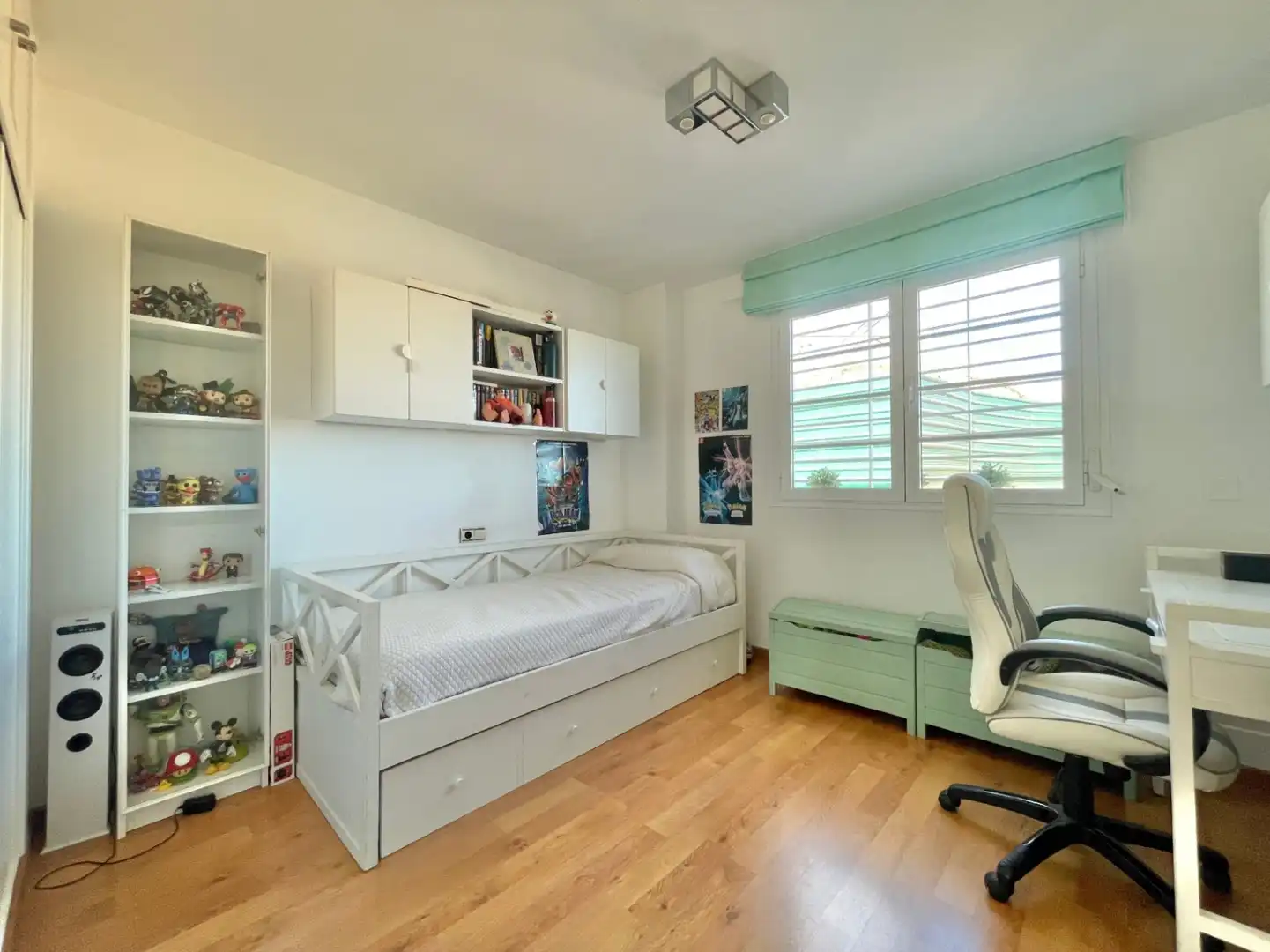 Schlafzimmer von Einfamilien-Reihenhaus zum Verkauf in Málaga mit Klimaanlage, Heizung und Privatgarten