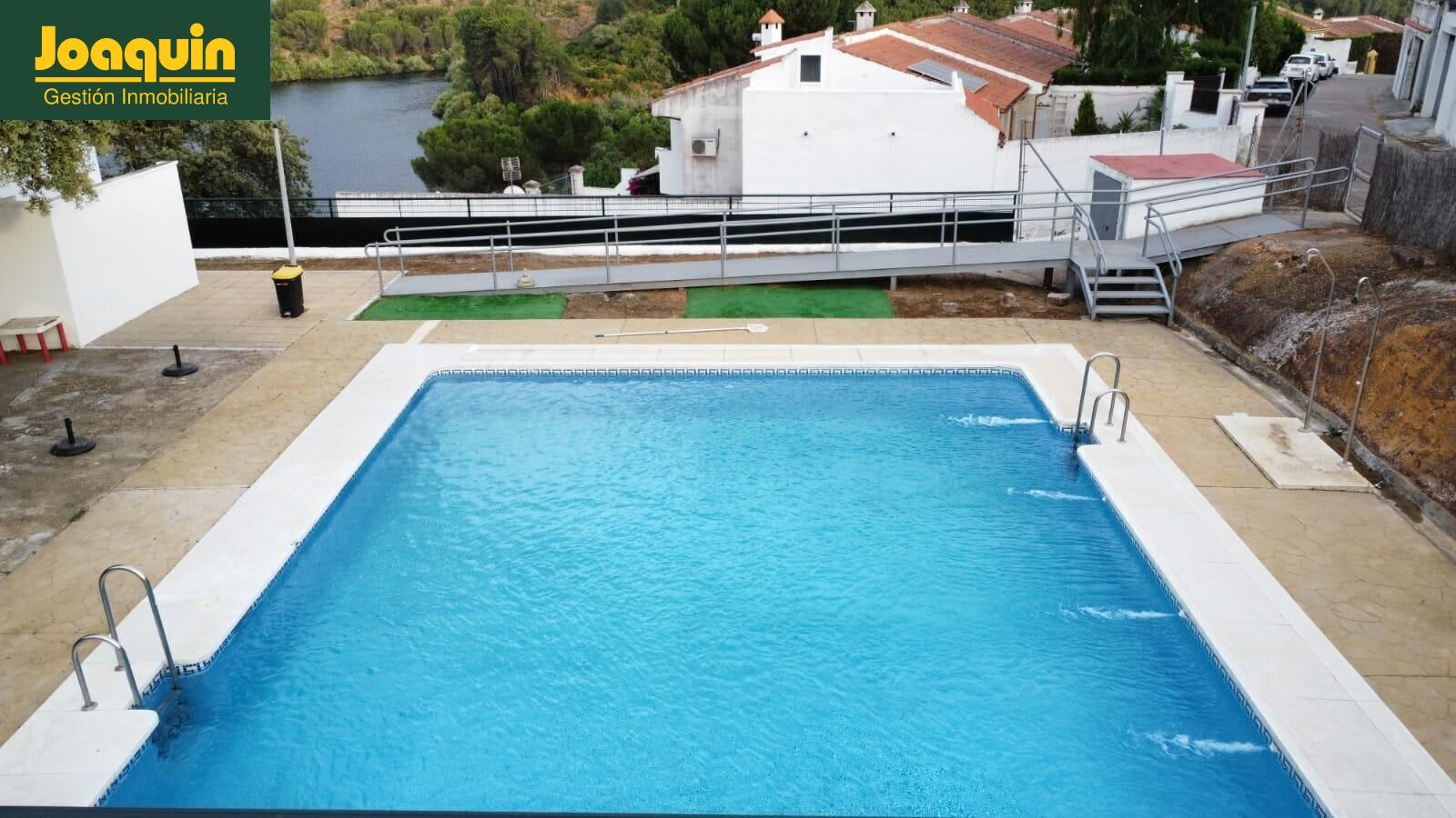 Piscina de Casa adosada en venda en  Córdoba Capital