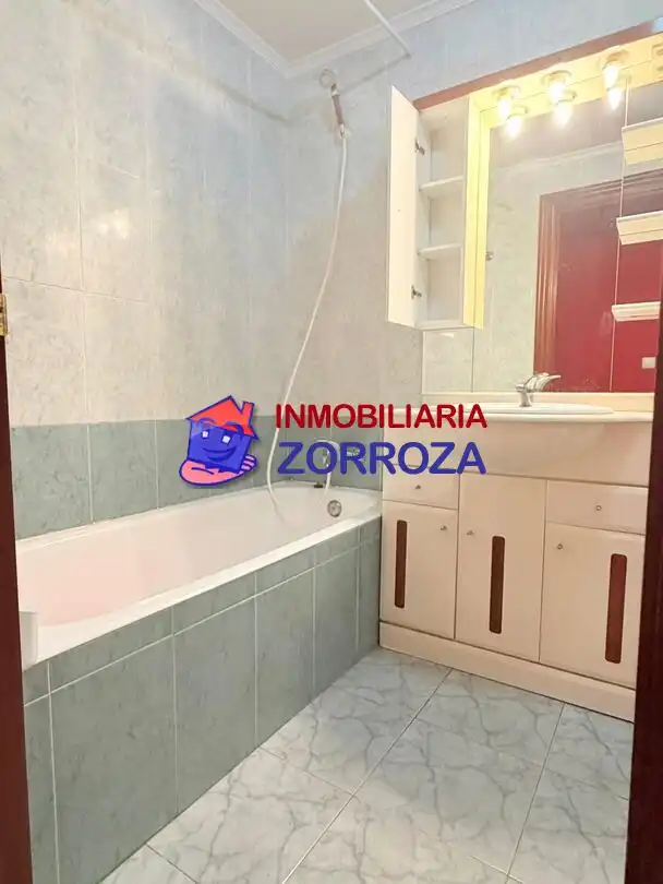 Badezimmer von Wohnung zum Verkauf in Bilbao  mit Heizung