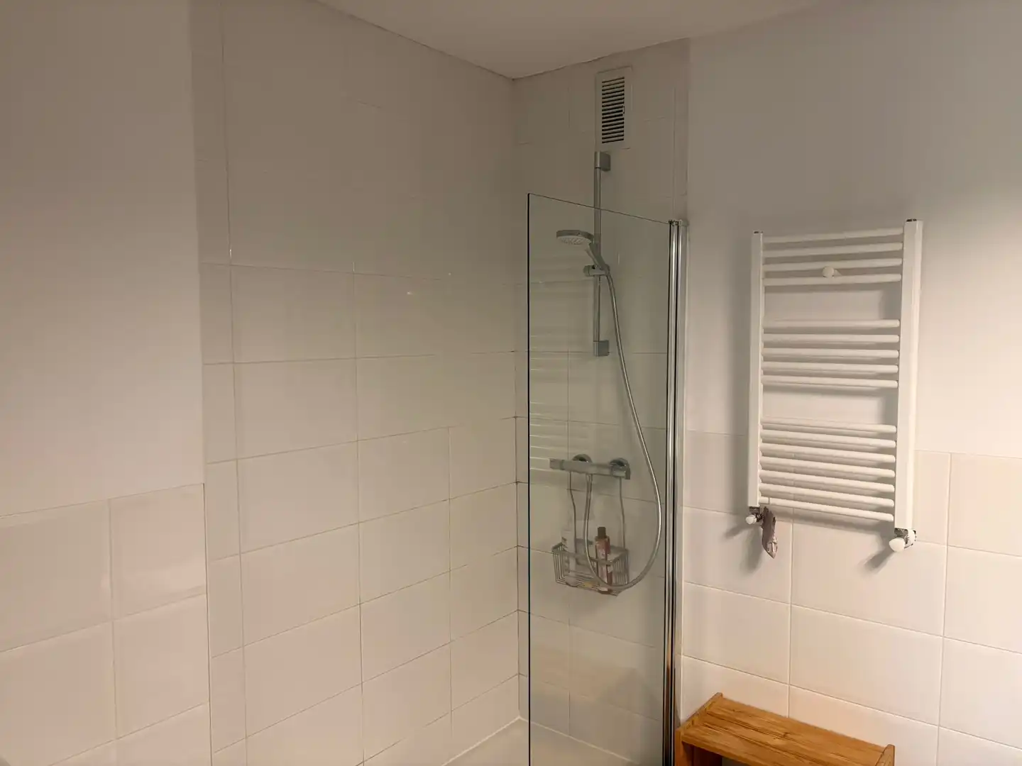 Badezimmer von Wohnung zur Miete in Madrid mit Heizung und Balkon