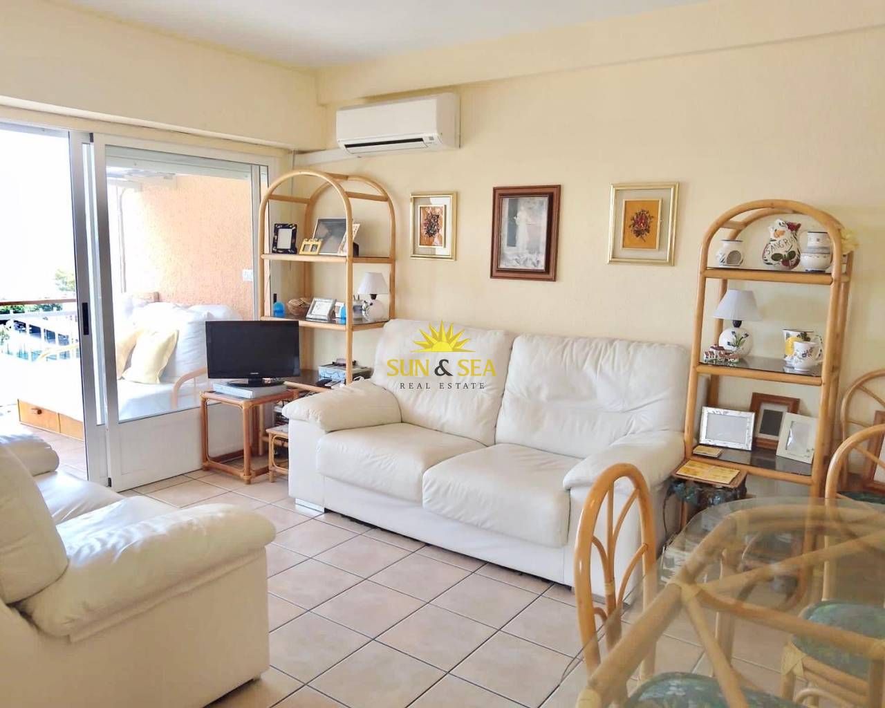 Sala d'estar de Apartament de lloguer en Orihuela amb Aire condicionat, Calefacció i Moblat