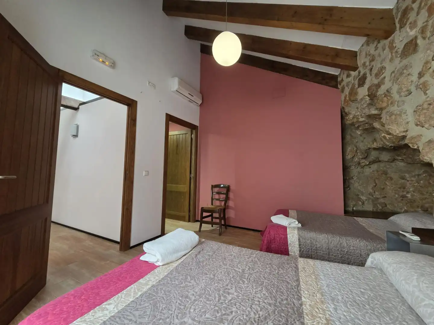 Schlafzimmer von Country house zum Verkauf in Campezo / Kampezu mit Möbliert