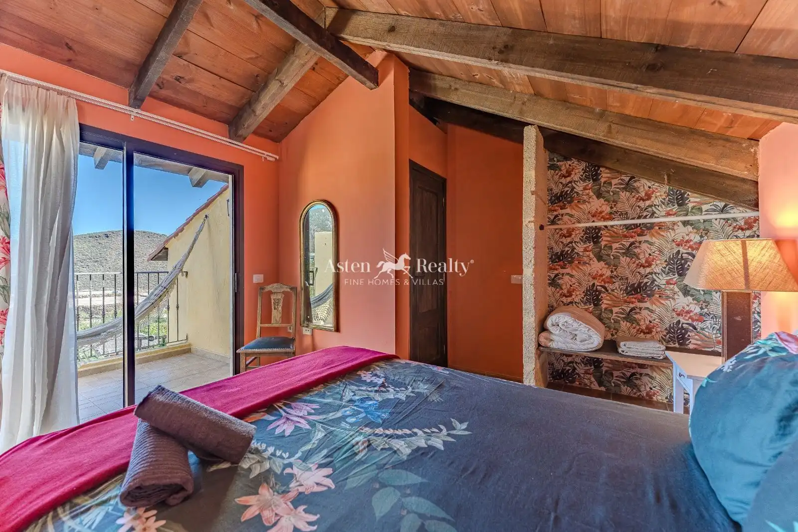 Habitación de Casa adosada en venta en San Miguel de Abona con Jardín privado, Terraza y Amueblado