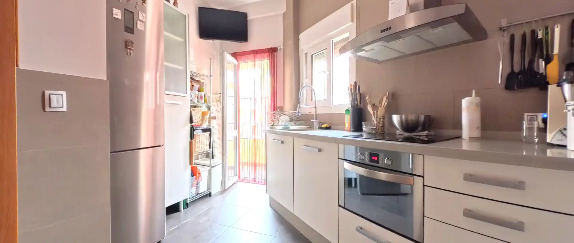 Kitchen of Flat for sale in Sevilla  with Air Conditioner, Heating and Oven