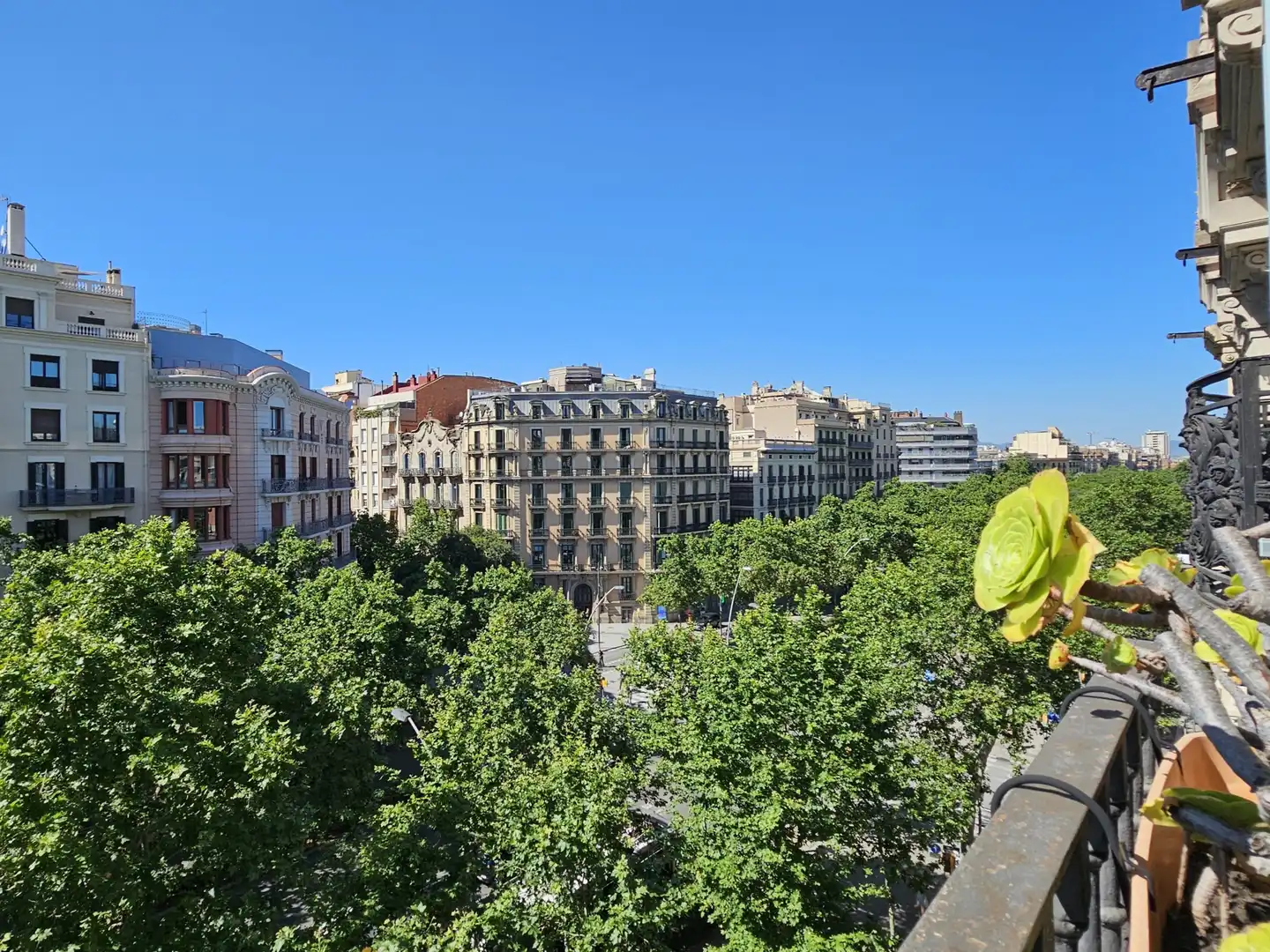 Vista exterior de Oficina de alquiler en Barcelona con Aire acondicionado, Calefacción y Balcón