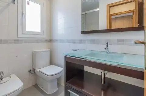Bany de Pis en venda en Cornellà de Llobregat amb Aire condicionat, Forn i Balcó