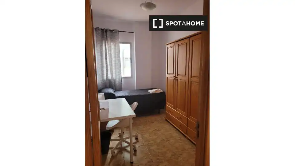 Bedroom of Flat for share in Las Palmas de Gran Canaria  with Air Conditioner, Terrace and Furnished