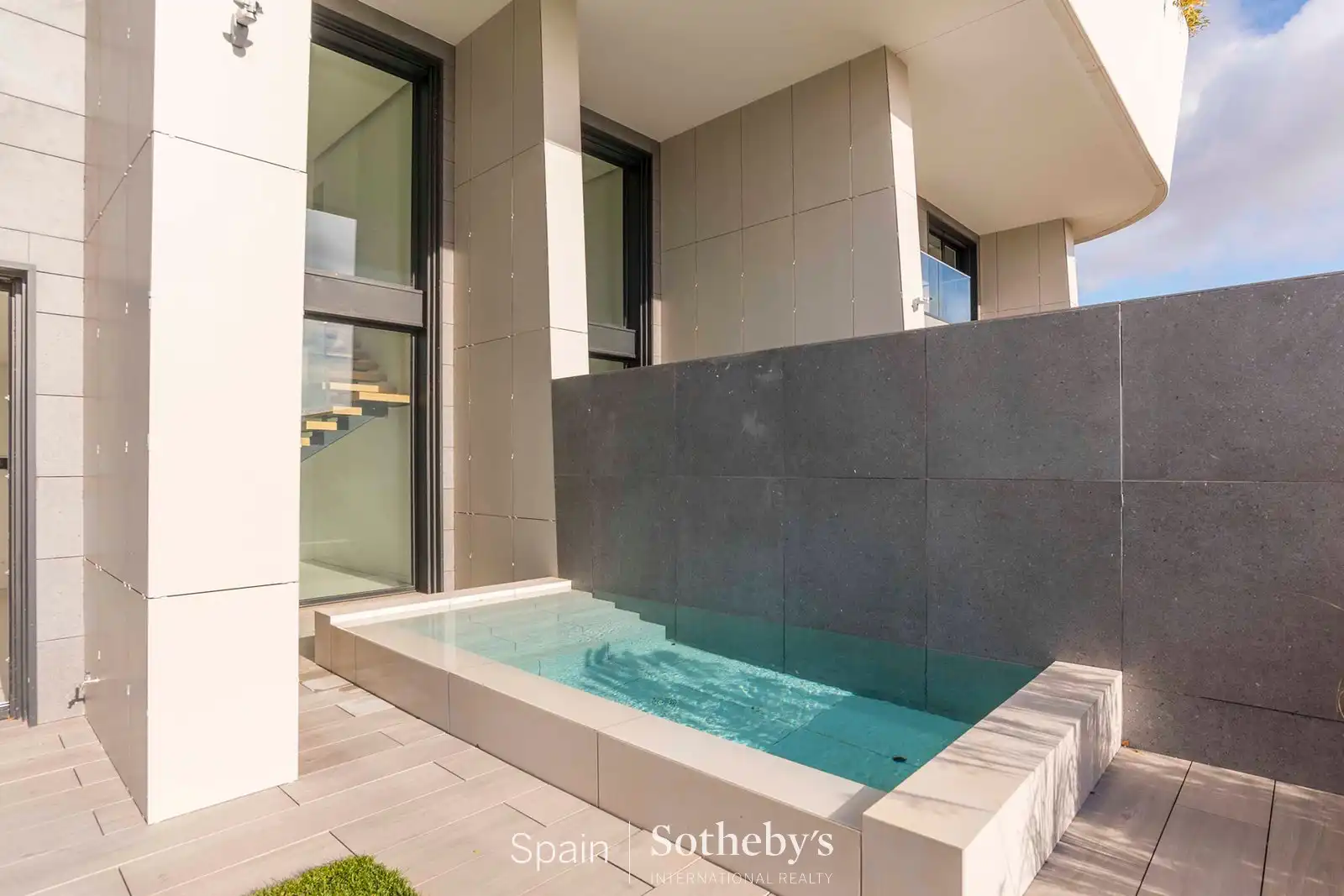 Piscina de Apartament de lloguer en Pozuelo de Alarcón amb Aire condicionat, Calefacció i Jardí privat