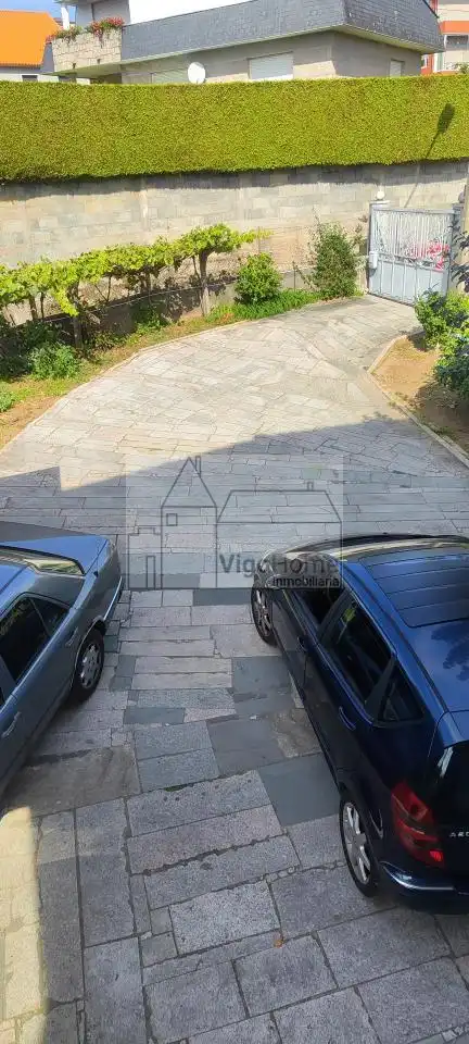 Parking de Casa o chalet en venta en Vigo  con Calefacción, Jardín privado y Terraza