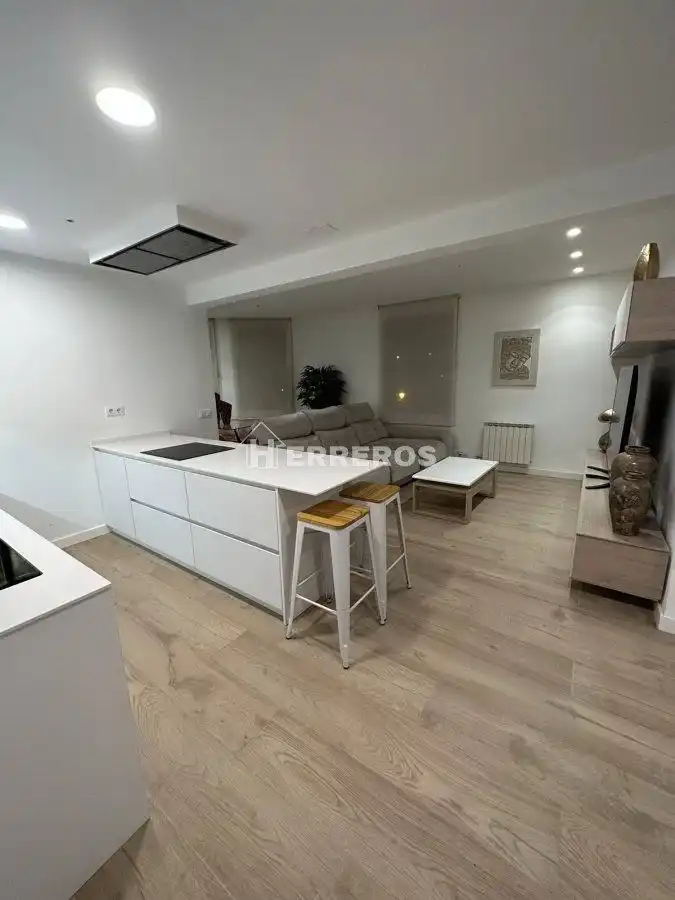 Sala d'estar de Apartament en venda en  Logroño amb Calefacció, Parquet i Moblat
