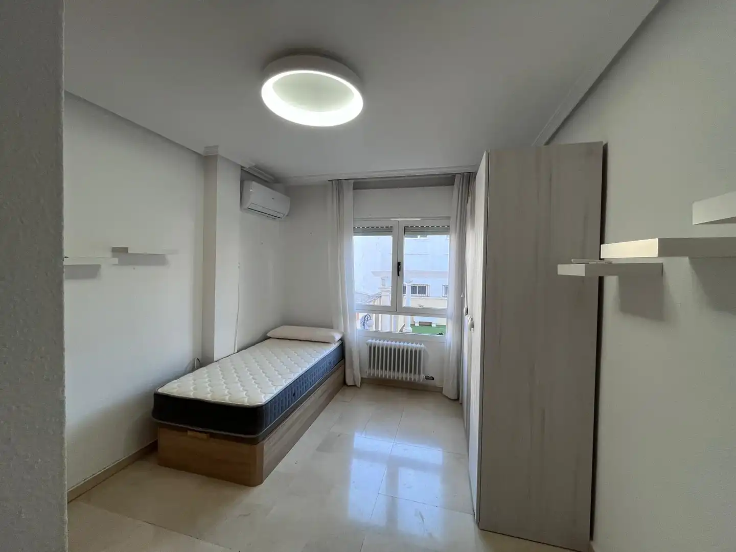 Habitación de Apartamento de alquiler en Ciudad Real con Aire acondicionado, Calefacción y Amueblado