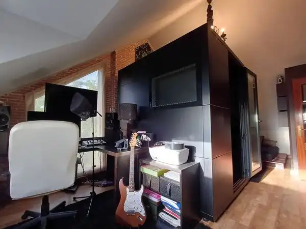Sala d'estar de Casa o xalet en venda en Vigo  amb Calefacció, Jardí privat i Parquet