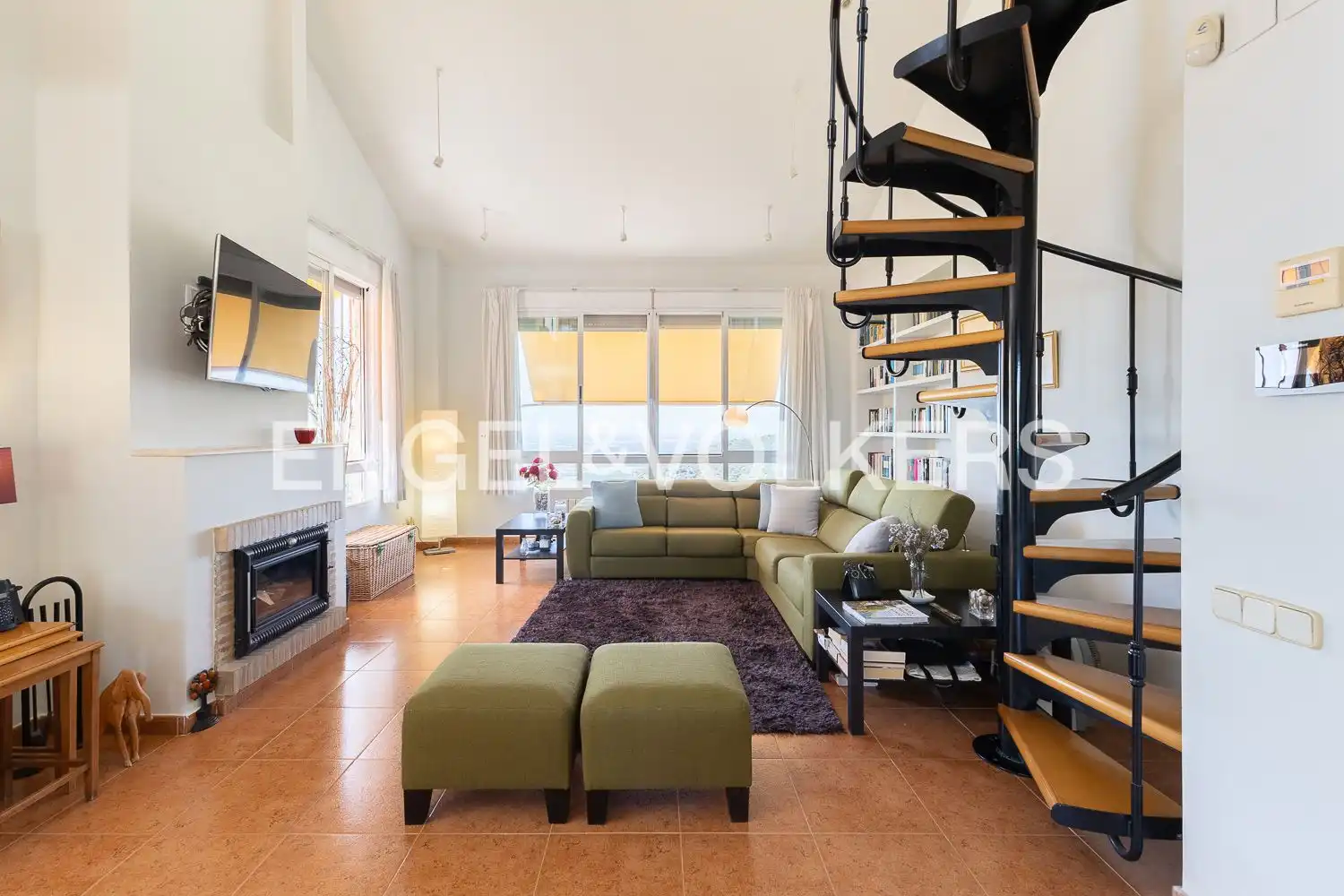 Sala d'estar de Casa o xalet en venda en Sagunto / Sagunt amb Aire condicionat, Calefacció i Jardí privat