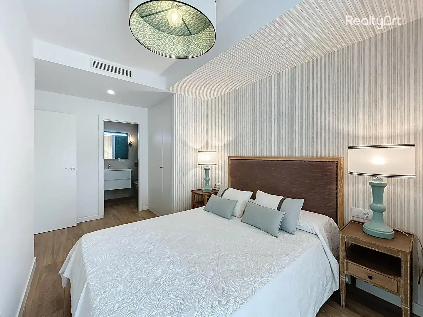Bedroom of Flat for sale in Sevilla  with Air Conditioner and Furnished