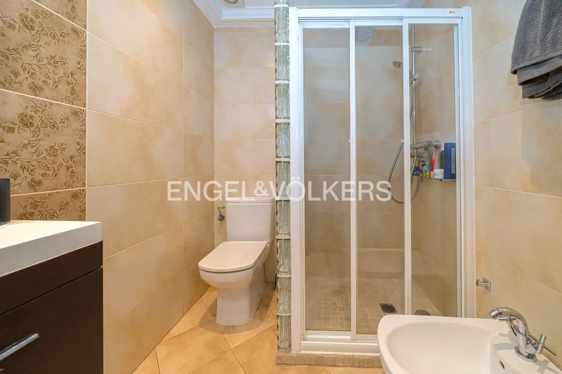 Bany de Apartament en venda en Benidorm amb Aire condicionat i Piscina comunitària