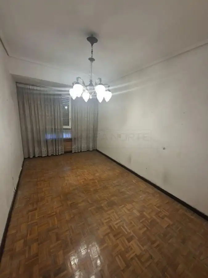 Sala d'estar de Pis en venda en Vitoria - Gasteiz amb Calefacció, Parquet i Terrassa